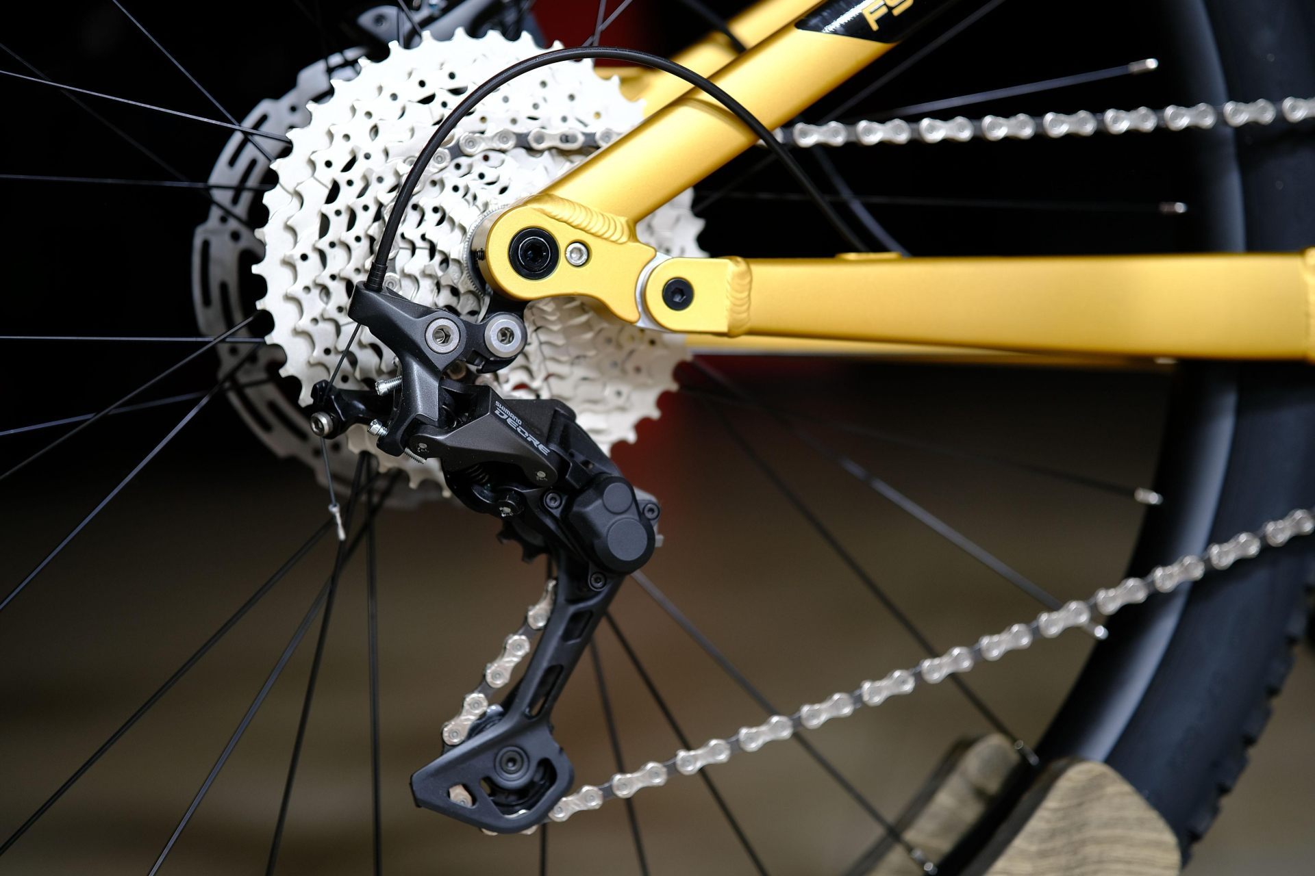 Задний переключатель  Shimano Deore M5130 HOKE FS 100- 29 матовый золотой 19